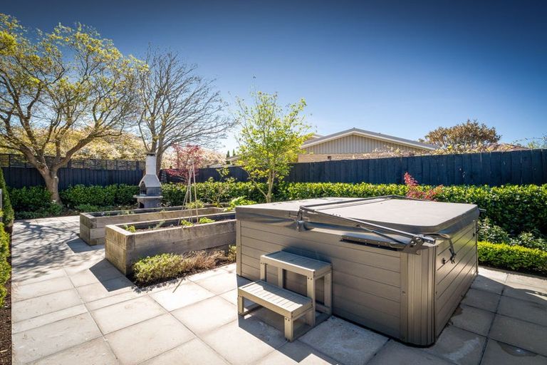 Photo of property in 210 Wairakei Road, Bryndwr, Christchurch, 8053