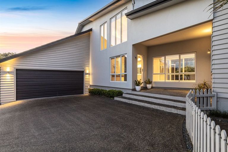 Photo of property in 30c Marine Parade, Mellons Bay, Auckland, 2014
