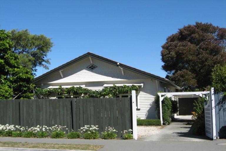Photo of property in 70 Aikmans Road, Merivale, Christchurch, 8014