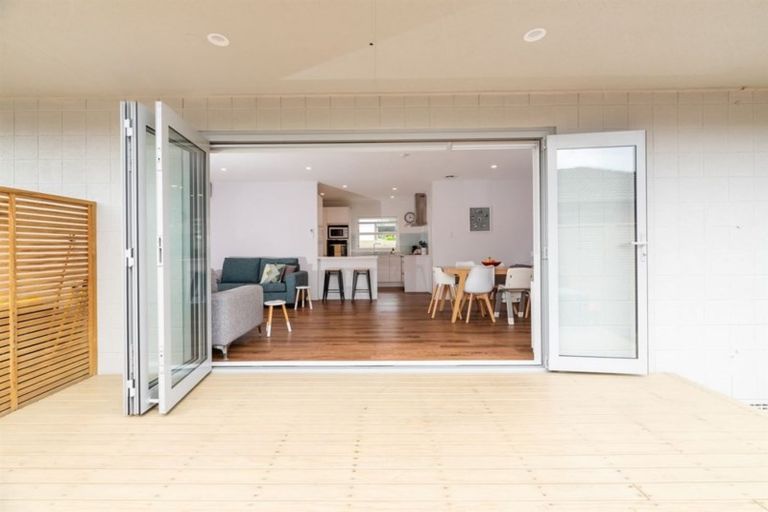 Photo of property in 2/137 Shakespeare Road, Milford, Auckland, 0620