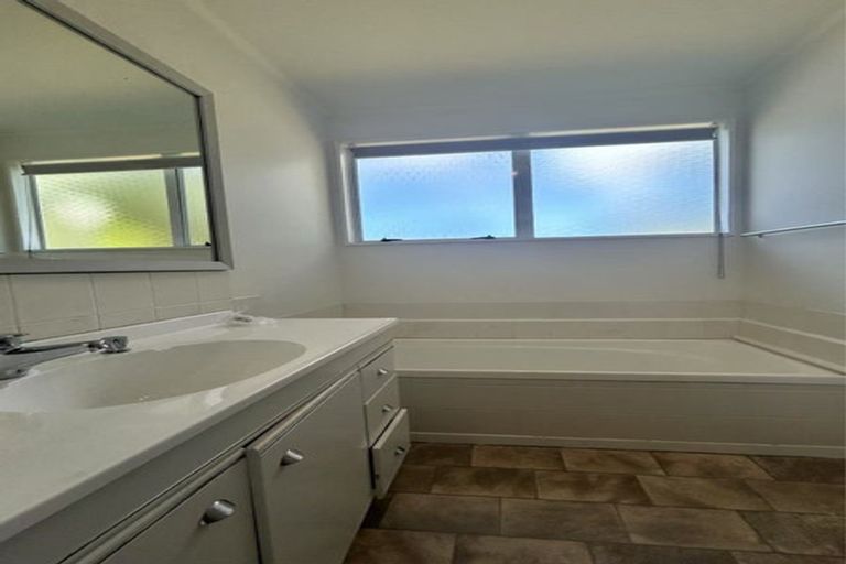 Photo of property in 2/38 Borich Road, Sunnyvale, Auckland, 0612