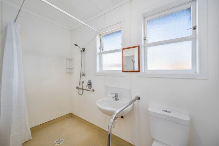 Photo of property in 15 Wharenui Road, Owhata, Rotorua, 3010