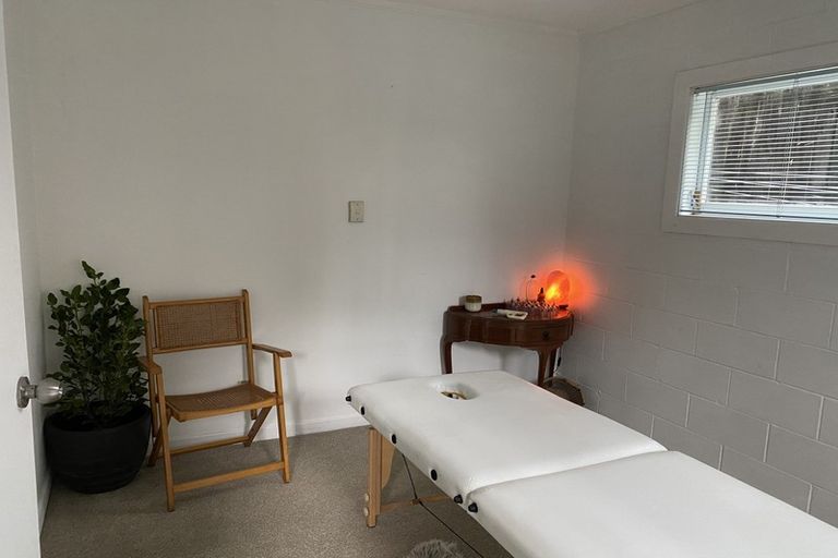 Photo of property in 1/19 Pemberton Avenue, Bayview, Auckland, 0629