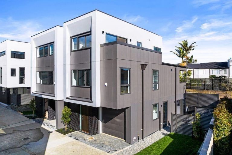 Photo of property in 16d Saltburn Road, Milford, Auckland, 0620