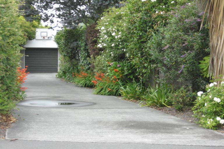 Photo of property in 17 Clonbern Place, Upper Riccarton, Christchurch, 8041