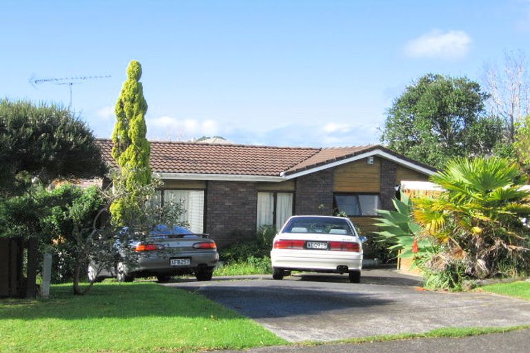 Photo of property in 16 Halldene Terrace, Red Beach, 0932