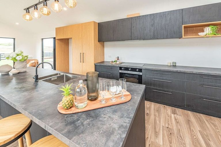 Photo of property in 16 Coleman Avenue, Waverley, 4591