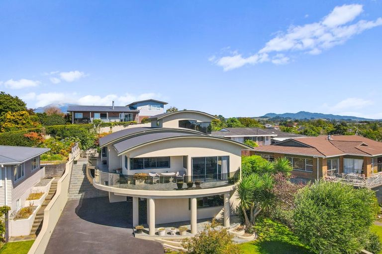 Photo of property in 3 Fairfax Terrace, Frankleigh Park, New Plymouth, 4310