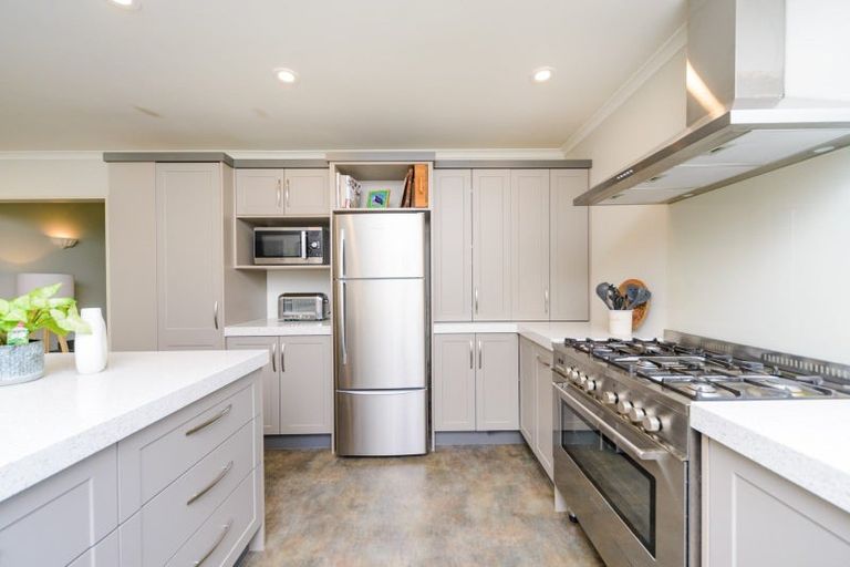 Photo of property in 100 Summerhill Drive, Fitzherbert, Palmerston North, 4410