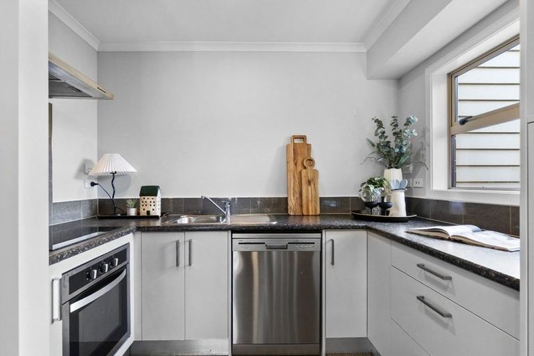 Photo of property in 2/52 Cook Street, Hamilton East, Hamilton, 3216