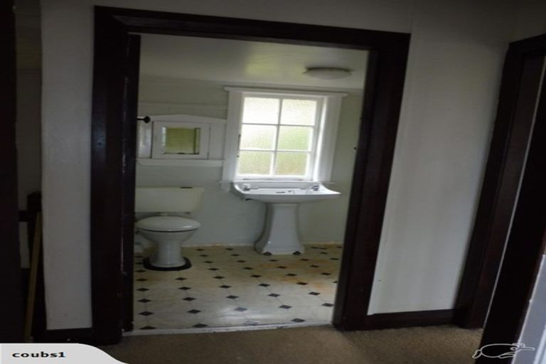 Photo of property in 39 Northland Road, Northland, Wellington, 6012