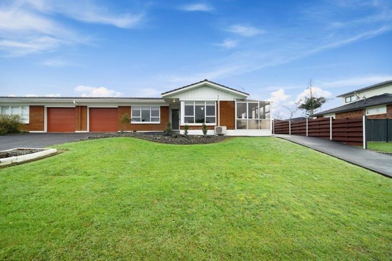 Photo of property in 2a Kurnell Drive, Botany Downs, Auckland, 2010
