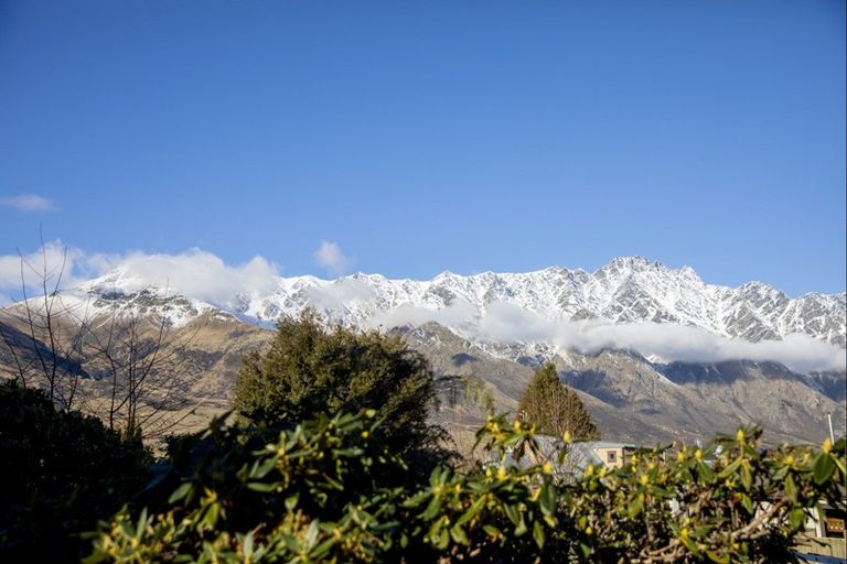 Photo of property in 4 Kawarau Place, Frankton, Queenstown, 9300