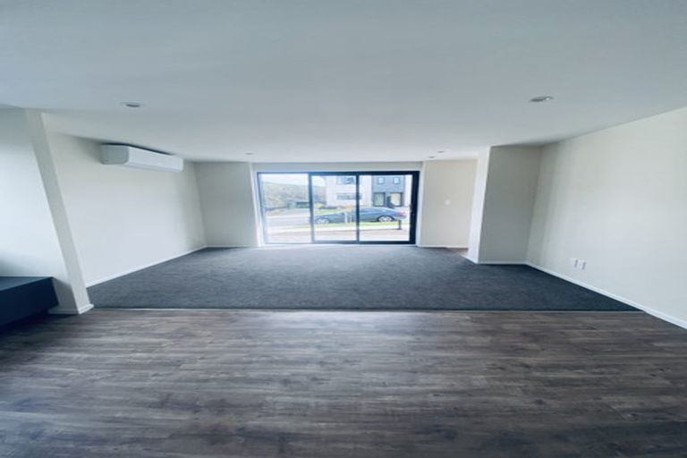 Photo of property in 35 Turtleback Avenue, Whitby, 5024