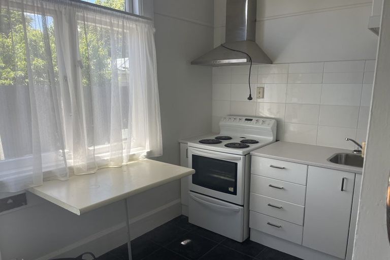 Photo of property in 2 Woodville Street, Edgeware, Christchurch, 8013