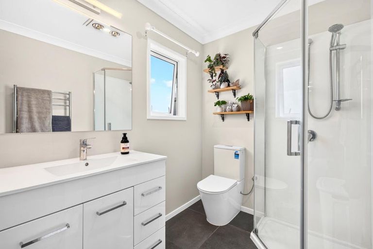 Photo of property in 3 Huruhuru Road, Massey, Auckland, 0614