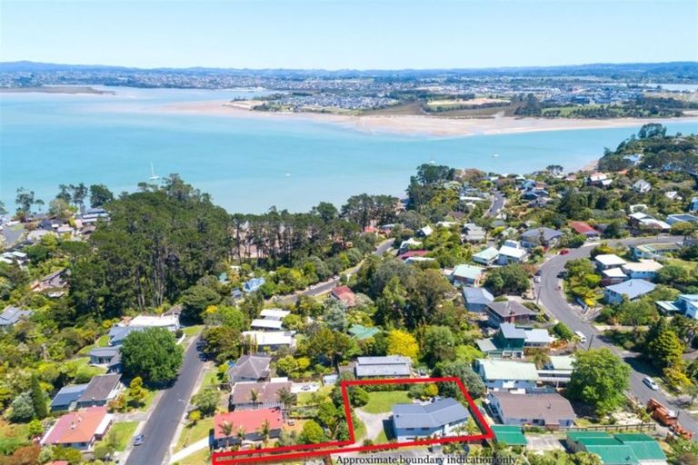 Photo of property in 9 Rosecamp Road, Beach Haven, Auckland, 0626