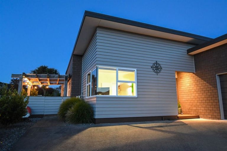 Photo of property in 25 Admiralty Place, Waikawa, Picton, 7220