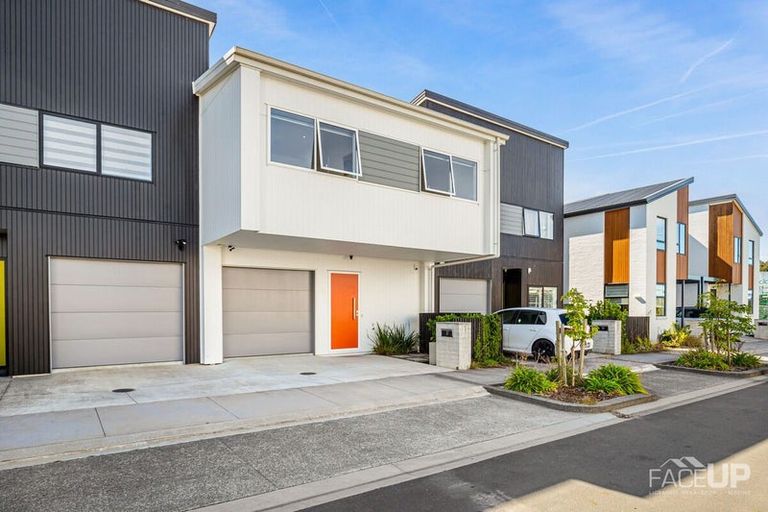 Photo of property in 32 Marine Parade, Hobsonville, Auckland, 0616