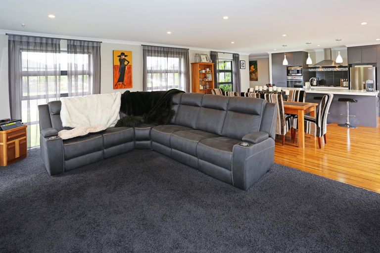 Photo of property in 2 Mirabell Place, Patumahoe, Pukekohe, 2679