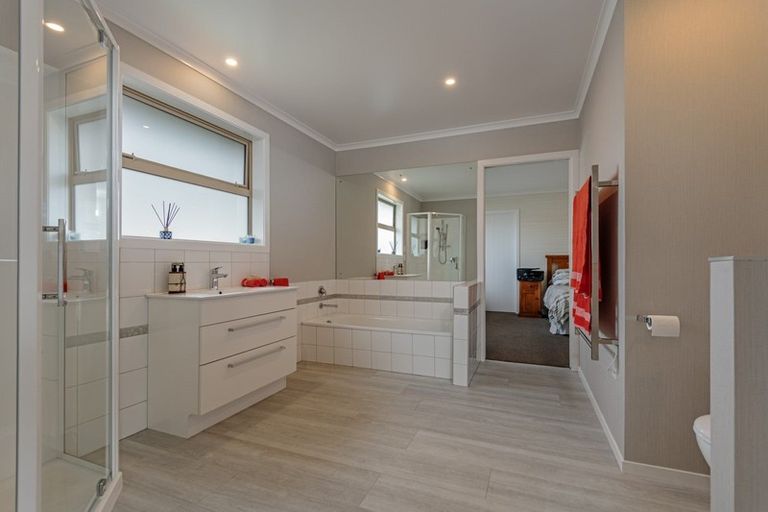 Photo of property in 8a Vernon Avenue, Takaro, Palmerston North, 4412