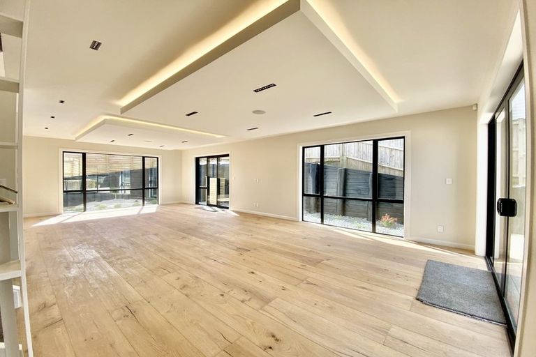 Photo of property in 25 Colliston Rise, Pinehill, Auckland, 0632