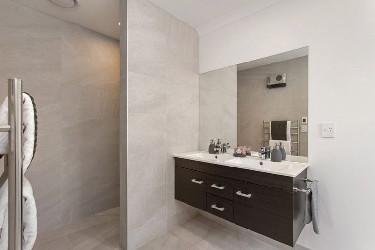 Photo of property in 49 Mokihi Gardens, Hillmorton, Christchurch, 8024