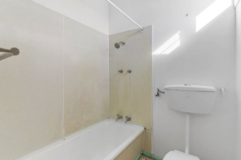 Photo of property in 17 Pine Road, Orewa, 0931