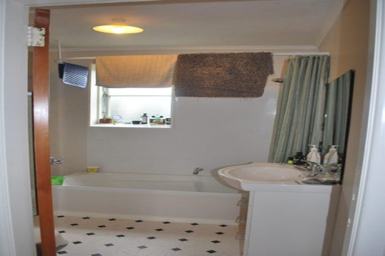 Photo of property in 48 Moana Road, Kelburn, Wellington, 6012