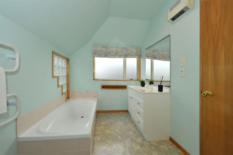 Photo of property in 10a Oberg Lane, Westmorland, Christchurch, 8025