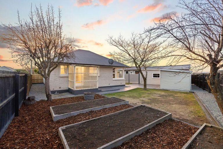 Photo of property in 15 Vivian Street, Burwood, Christchurch, 8083