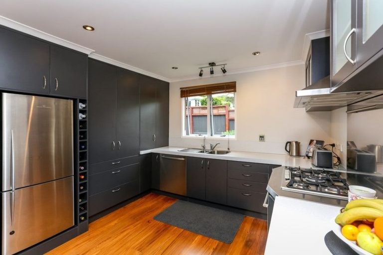 Photo of property in 10 Heaphy Street, Westown, New Plymouth, 4310