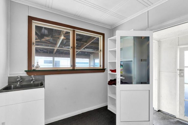 Photo of property in 3 Carrington Street, New Plymouth, 4310