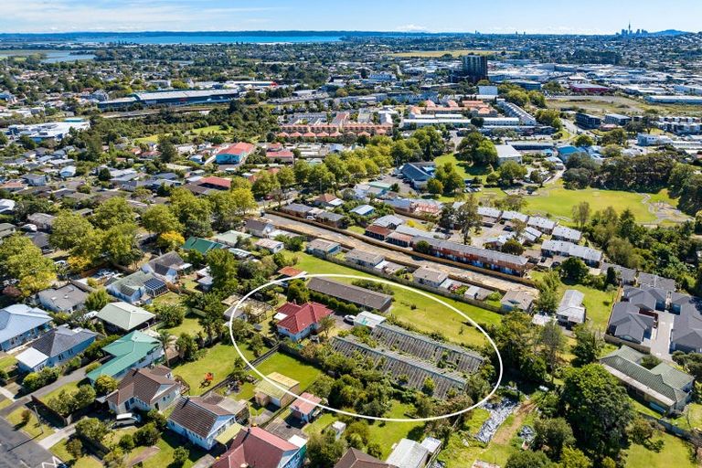 Photo of property in 30 Seabrook Avenue, New Lynn, Auckland, 0600