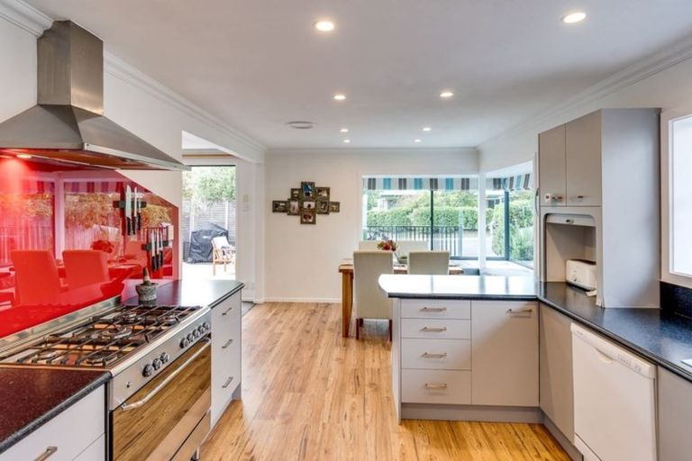 Photo of property in 15 Carl Avenue, Havelock North, 4130