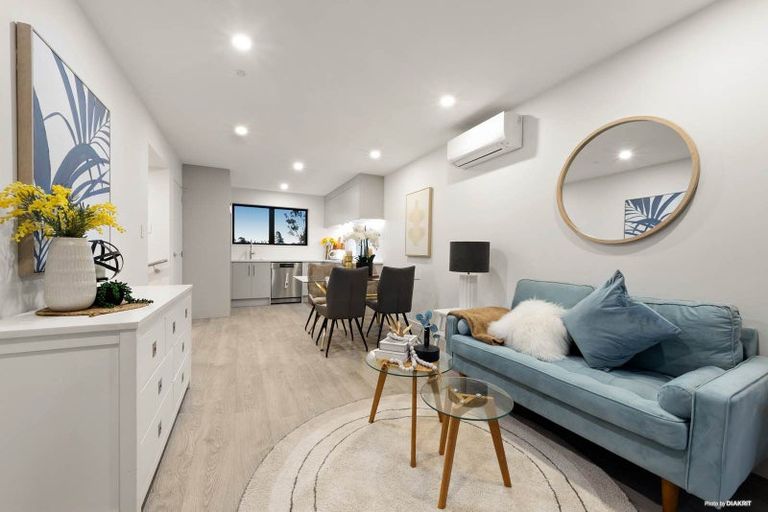 Photo of property in 2/13 Crosby Road, West Harbour, Auckland, 0618