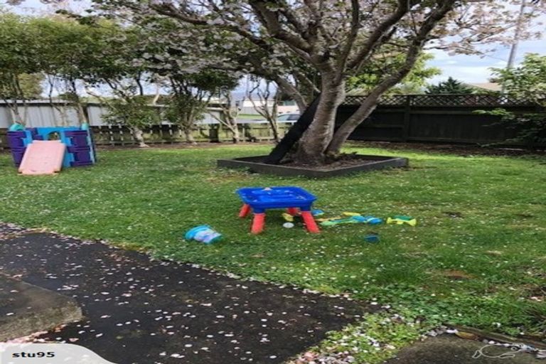 Photo of property in 35 Linwood Drive, Paraparaumu, 5032