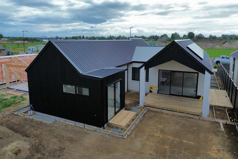 Photo of property in 72 Hugo Shaw Drive, Cambridge, 3434