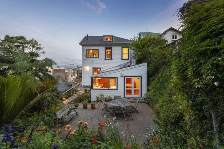 Photo of property in 348 The Terrace, Te Aro, Wellington, 6011