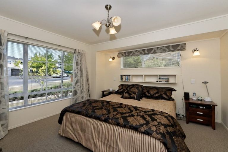 Photo of property in 1/62 Whiting Grove, West Harbour, Auckland, 0618