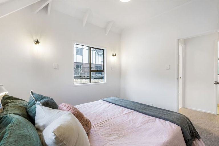 Photo of property in 2/38 Waiau Street, Torbay, Auckland, 0630