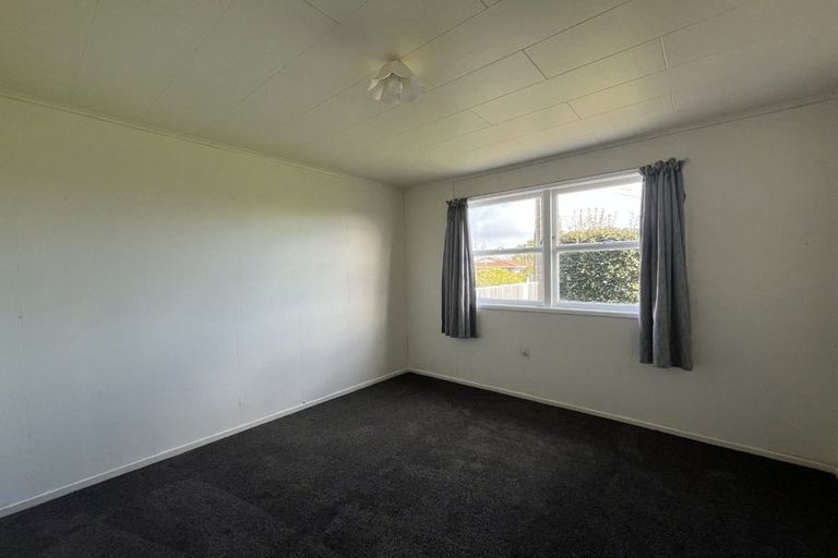 Photo of property in 21 Manu Crescent, Upper Vogeltown, New Plymouth, 4310