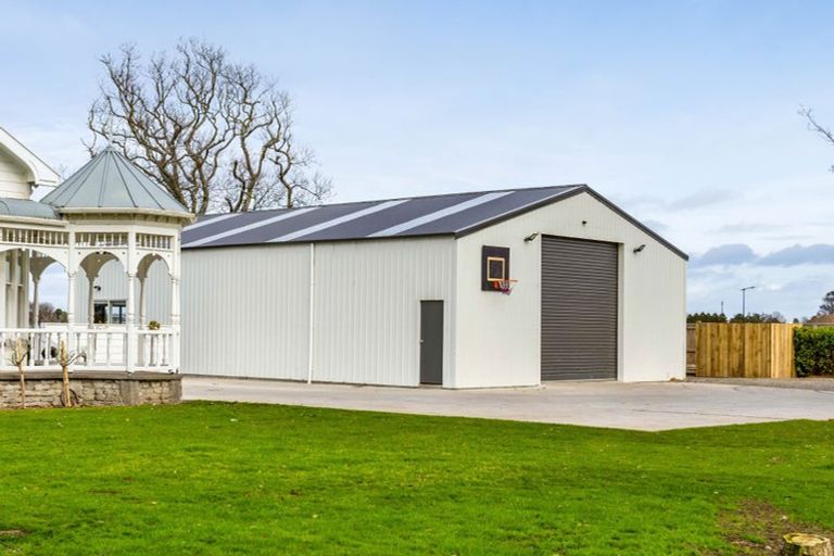 Photo of property in 76 Turuturu Road, Hawera, 4674