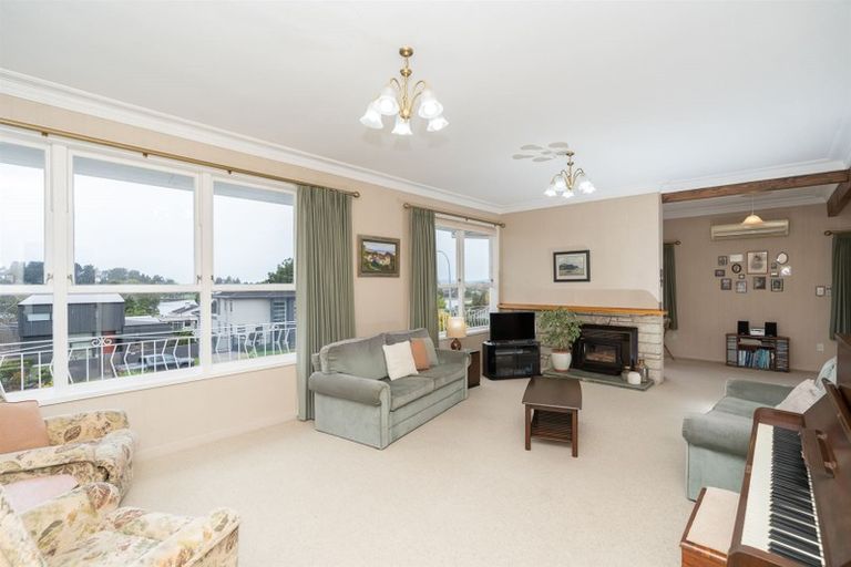 Photo of property in 135 Lake Crescent, Hamilton Lake, Hamilton, 3204