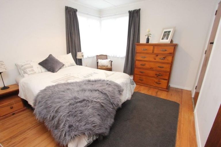 Photo of property in 25 Esk Street, Roslyn, Palmerston North, 4414