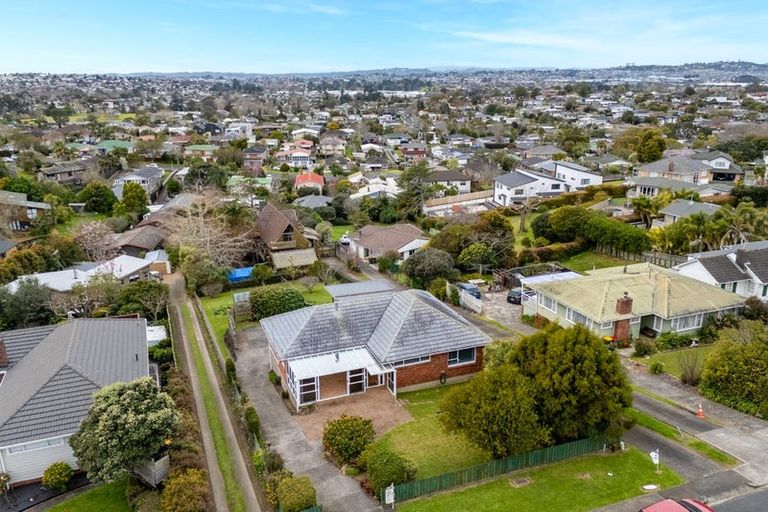 Photo of property in 10 Greenhill Crescent, Pakuranga, Auckland, 2010