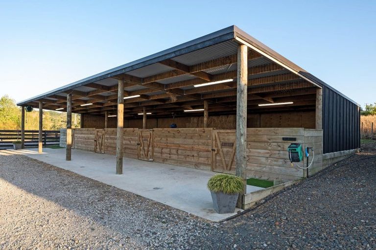 Photo of property in 903 Old North Road, Waimauku, 0882