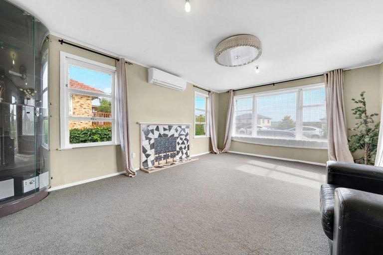 Photo of property in 52 Seymour Road, Sunnyvale, Auckland, 0612