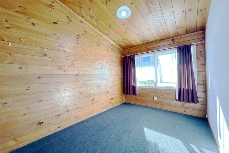 Photo of property in 59 Longburn Road, Henderson, Auckland, 0610