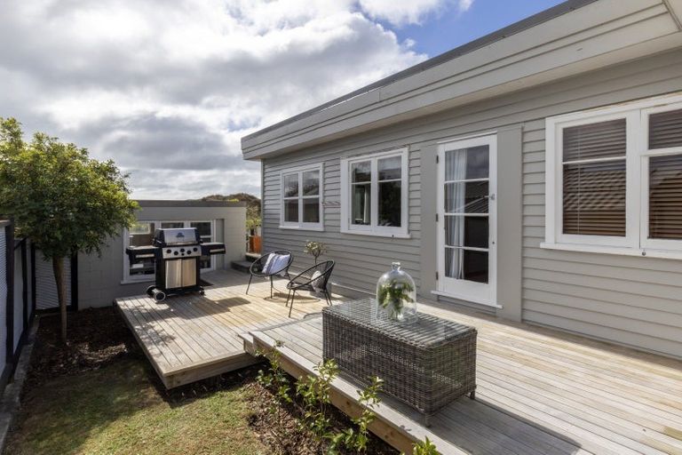 Photo of property in 5 Eatwell Avenue, Paraparaumu Beach, Paraparaumu, 5032